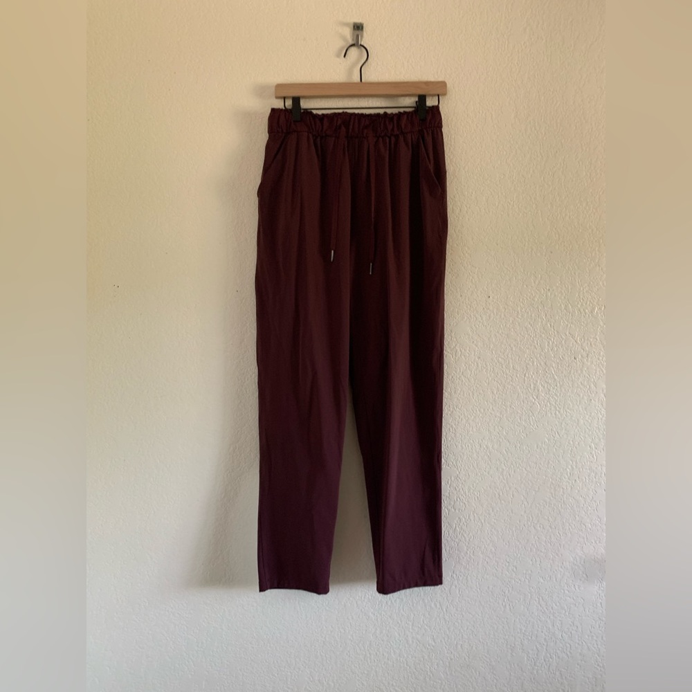 Lululemon Keep Moving Pant Burgundy, Women’s Size 6 Elastic Waist Pockets